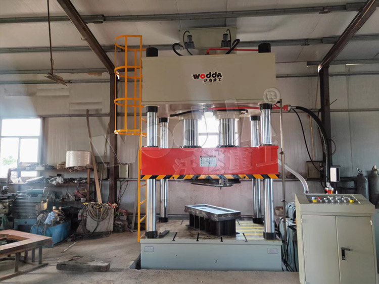 400噸金屬制品成型液壓機(jī)(圖1) 400噸金屬制品成型液壓機(jī)(圖1)