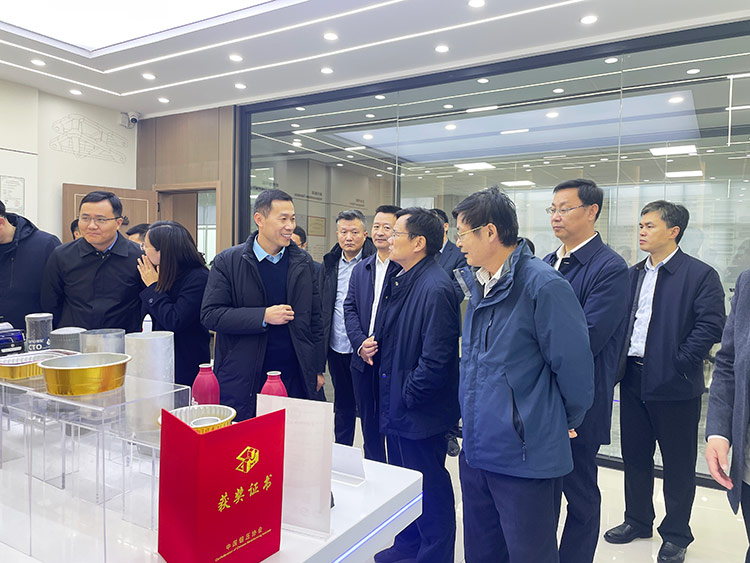 滕州市政協副主席董鴻洋聽取沃達重工董事長劉衛(wèi)東項目推進情況 滕州市政協副主席董鴻洋聽取沃達重工董事長劉衛(wèi)東項目推進情況