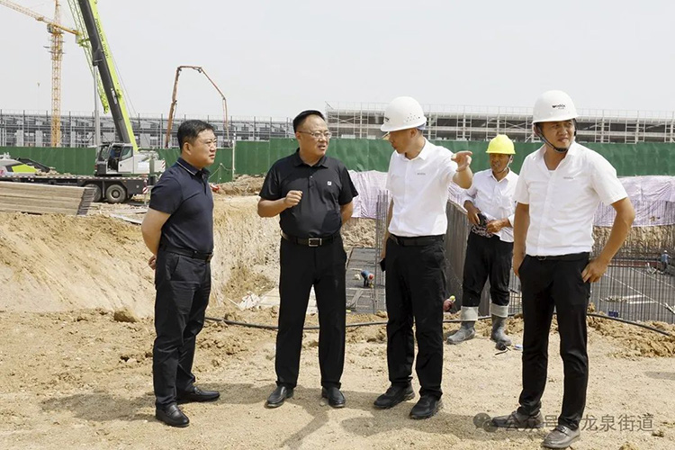 滕州市領(lǐng)導馬金安、崔波現(xiàn)場調(diào)研沃達重工智能精密伺服液壓沖床項目