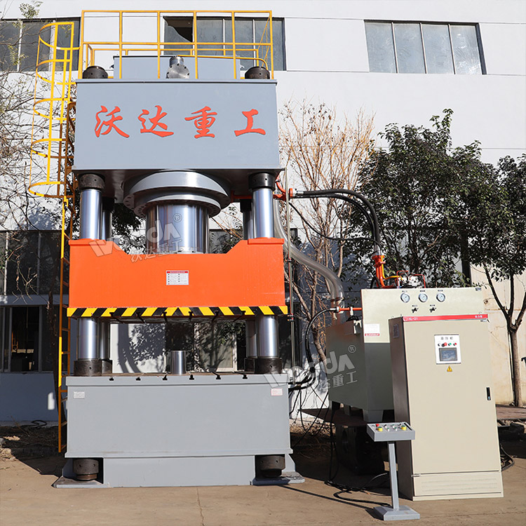 2000噸四柱液壓機(jī) 2000噸四柱液壓機(jī)